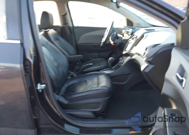 1G1JE5SB0D4205536: 44386330