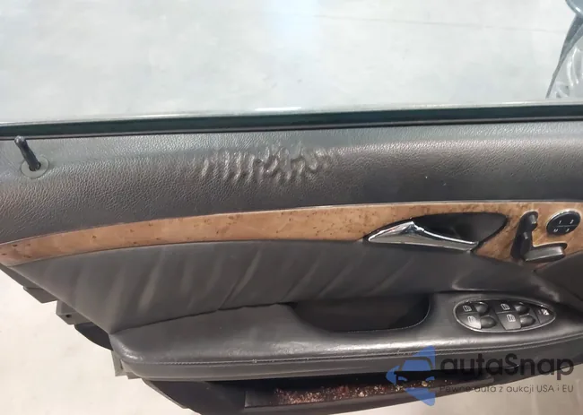 WDBUF72X18B208549: 44385826