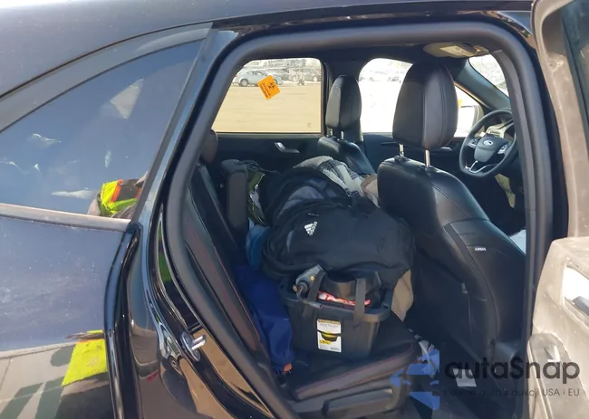 1FMCU9MNXPUA37261: 44387060