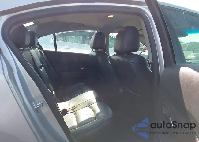 1G1PE5SB7F7296641: 44387136