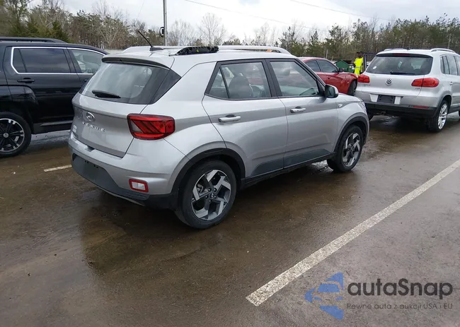 KMHRC8A37RU315689: 44387429