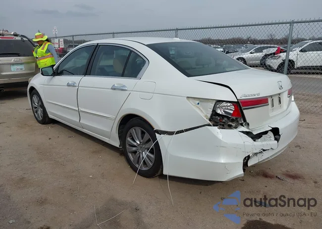 1HGCP3F84BA024825: 44388088