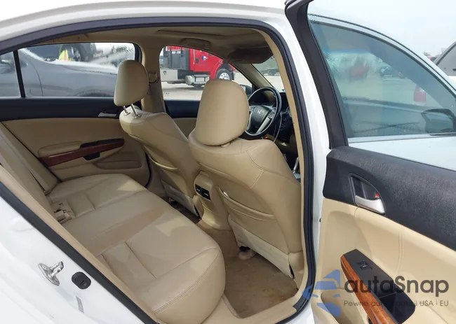 1HGCP3F84BA024825: 44388088