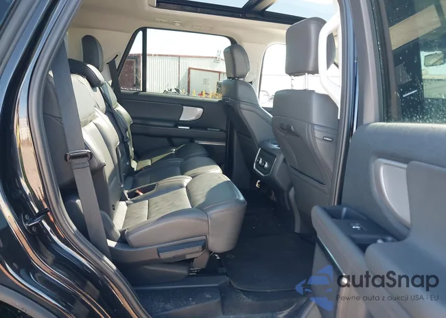 1FMJU1J82SEA44277: 44388429