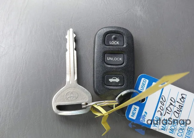 4T1BF28B3YU021837: 44388966