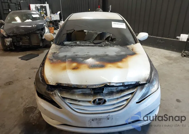 5NPEB4AC5BH304768: 44389185