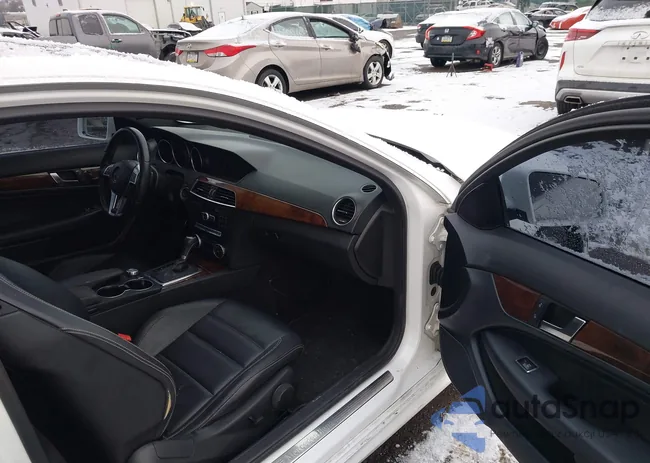 WDDGJ4HB7EG279525: 44389252