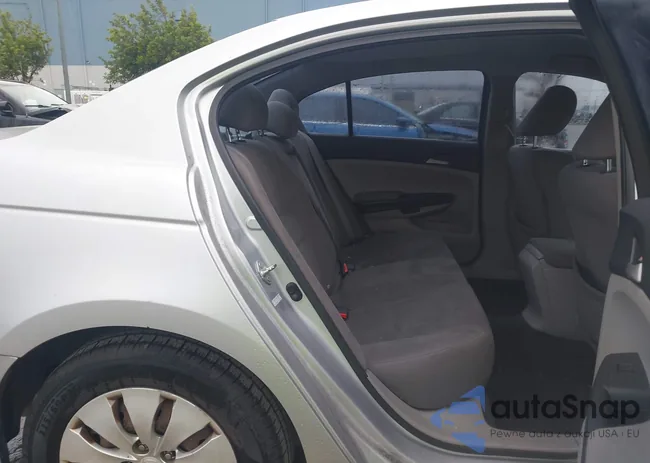 1HGCP2F31BA046361: 44389261