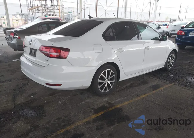 3VWDB7AJ8HM407341: 44390025