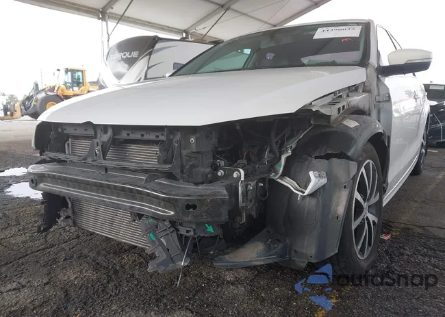 3VWDB7AJ8HM407341: 44390025