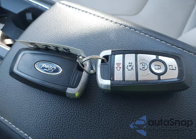 3FA6P0RU6JR228085: 44389571