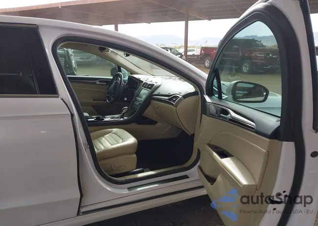 3FA6P0H95FR105575: 44389595