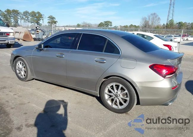 WDD3G4EBXLW038045: 44390962