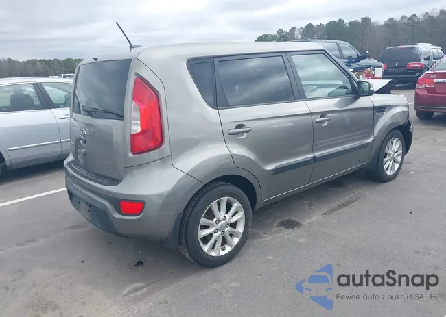 KNDJT2A6XC7413968: 44391408