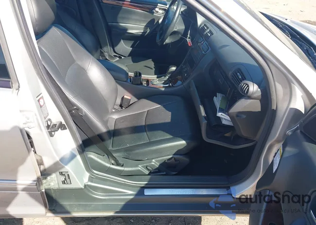 WDBRF61J31F036715: 44390655