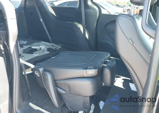 2C4RC1BG2TR201651: 44392439