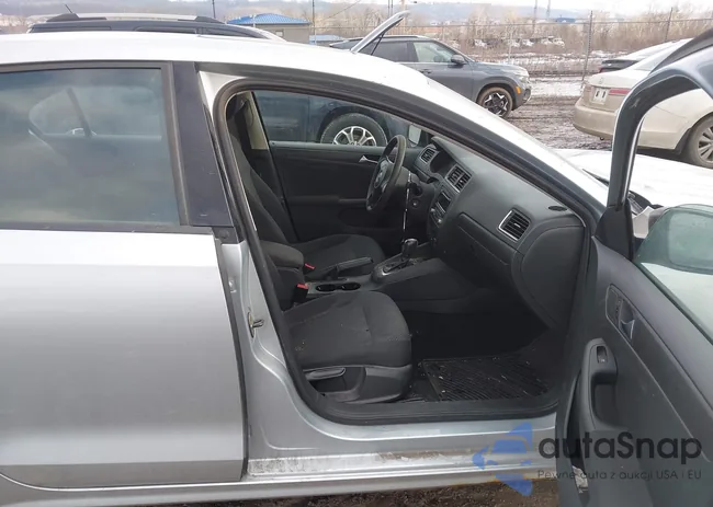 3VW2K7AJ1CM415703: 44391530