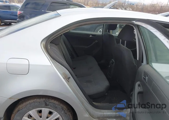 3VW2K7AJ1CM415703: 44391530