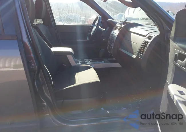 1FMCU0D7XBKB09352: 44393180