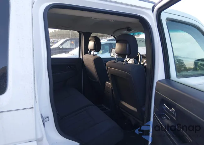 1J4EN2GKXBW572304: 44393330