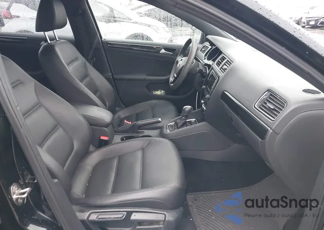 3VWD17AJ8JM205608: 44392651