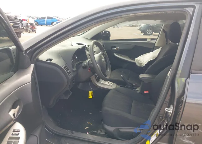 2T1BU4EE8BC612805: 44392772