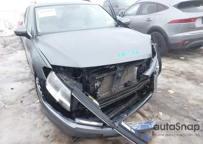 3VV2B7AX2JM044153: 44394144