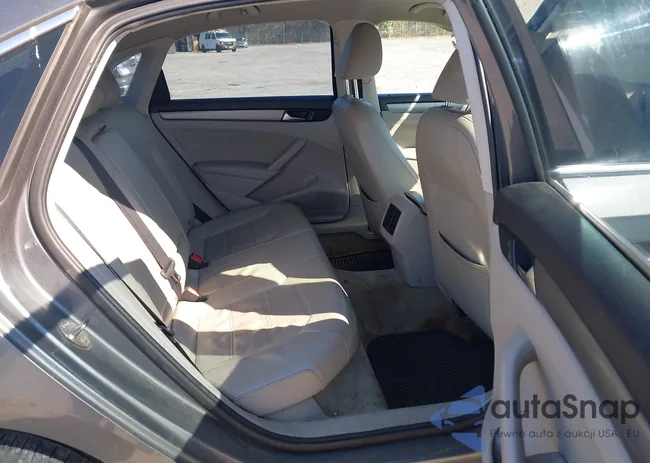 1VWBT7A39FC025582: 44394285