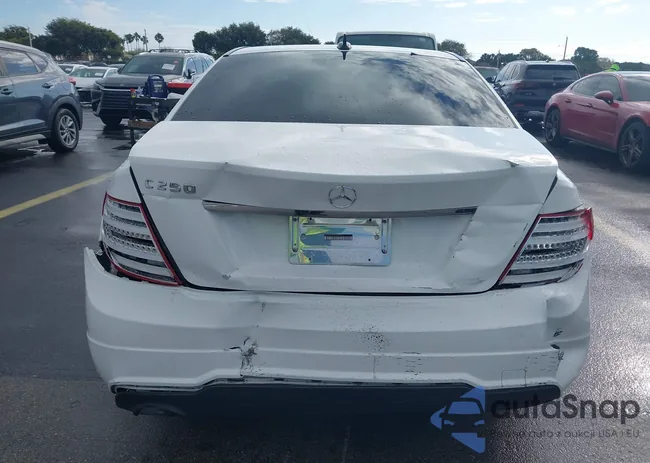 WDDGF4HB7ER305563: 44394428