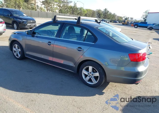 3VWLL7AJXDM420322: 44393475