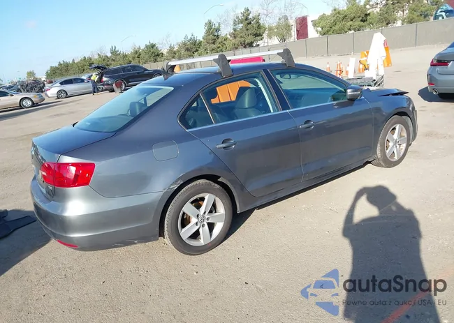 3VWLL7AJXDM420322: 44393475