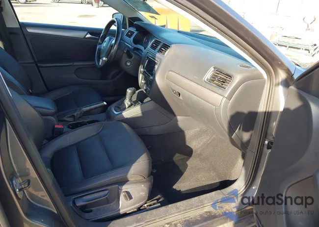 3VWLL7AJXDM420322: 44393475