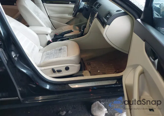 1VWCN7A3XEC034093: 44393677