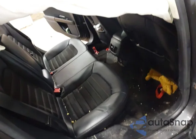 3FA6P0LU0JR155451: 44393757