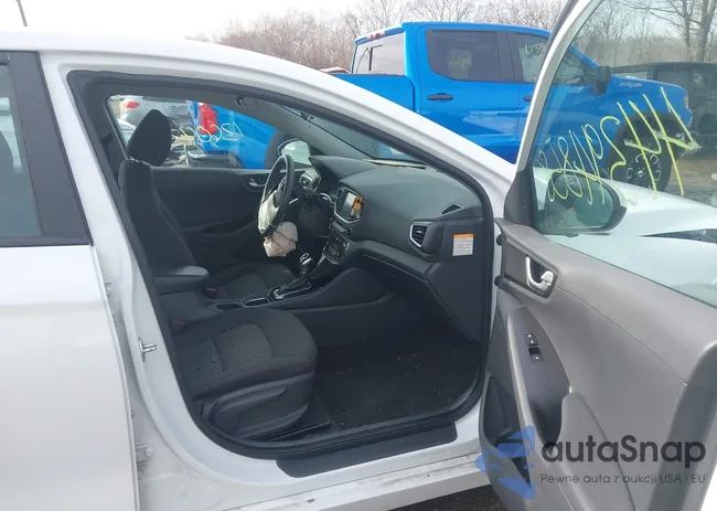 KMHC65LC8JU076229: 44394858