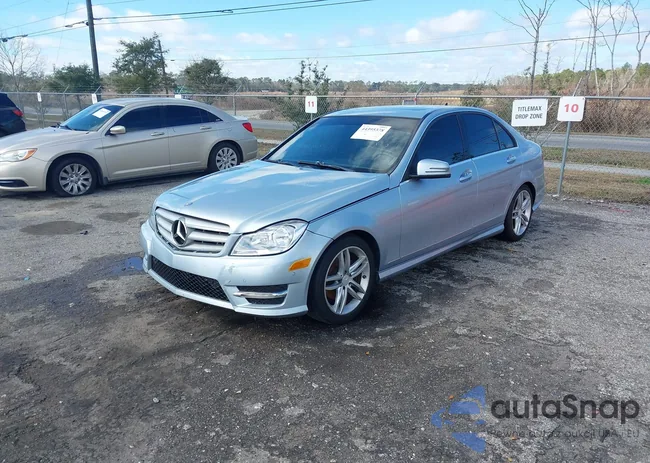 WDDGF4HB1DR257413: 44395378