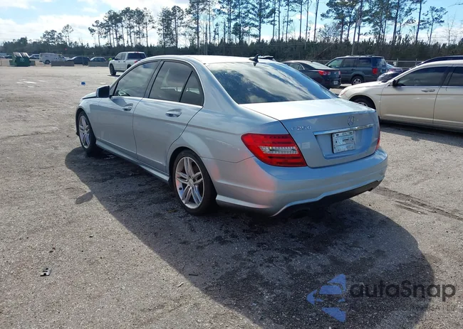 WDDGF4HB1DR257413: 44395378