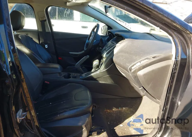 1FADP3F22DL211752: 44396133