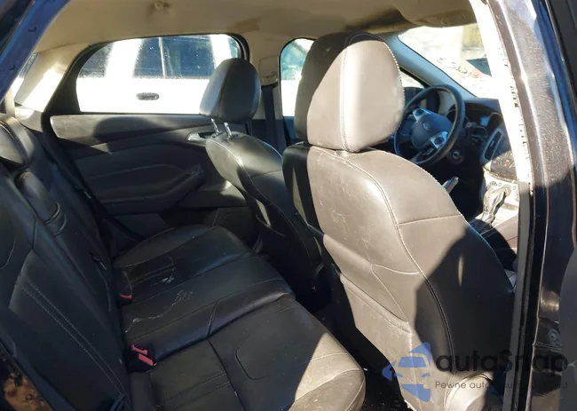 1FADP3F22DL211752: 44396133