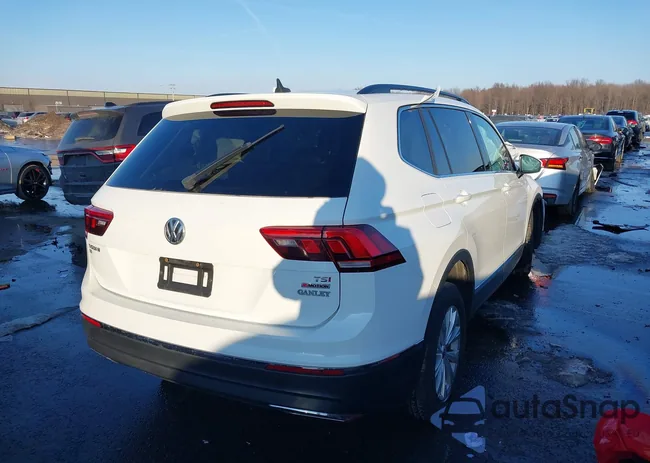 3VV2B7AX3JM112752: 44396417