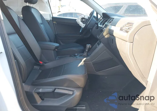 3VV2B7AX3JM112752: 44396417