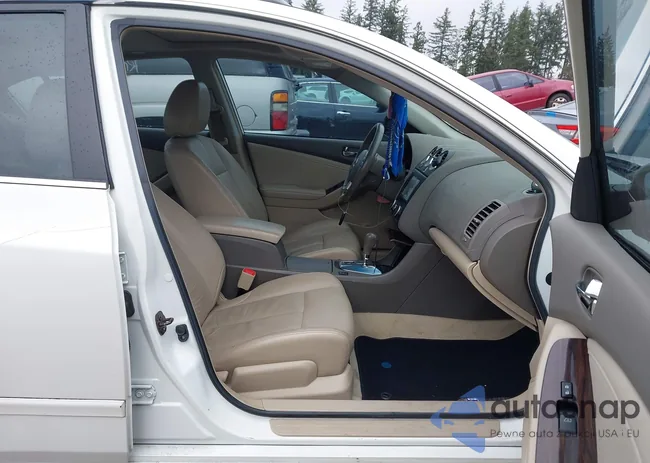 1N4AL2AP3AN535272: 44395568