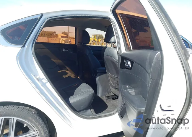 3KPF54AD0LE152831: 44395603