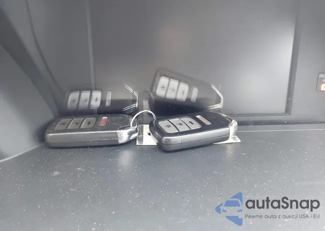 1HGCR2F8XFA018893: 44396835