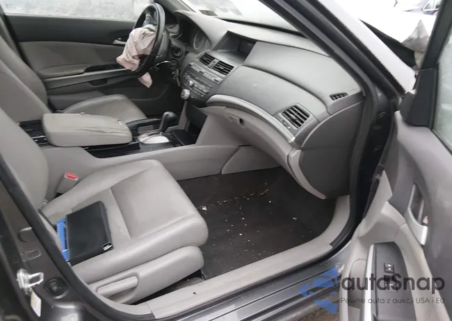 1HGCP2F83AA054097: 44397137