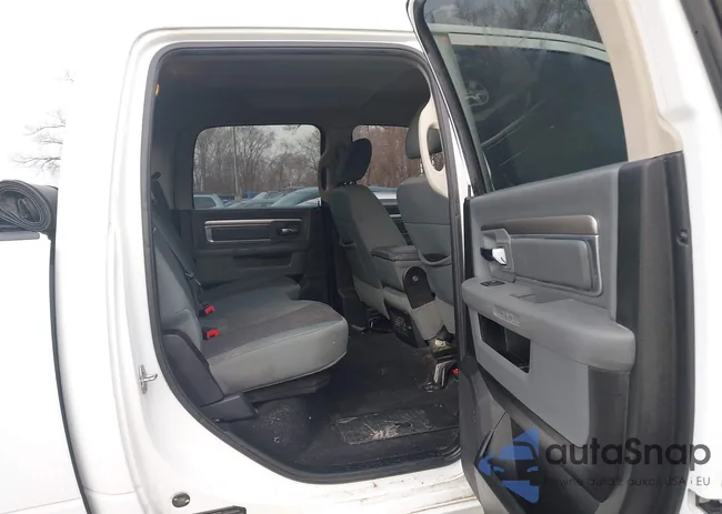 1C6RR7LT5KS538364: 44396526