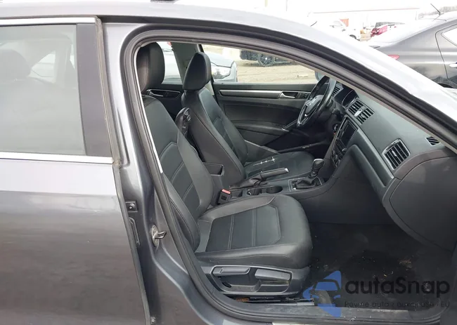 1VWDT7A32HC056376: 44396560