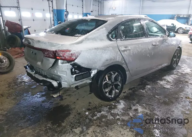 3KPF24AD4ME273355: 44396714