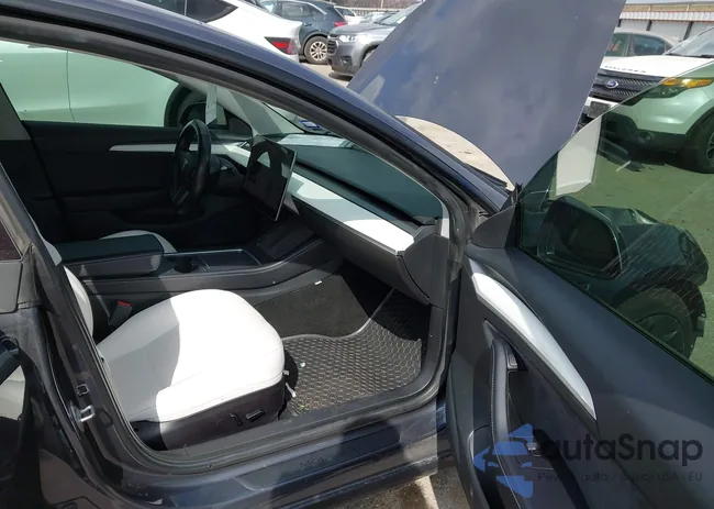 5YJ3E1EBXMF072037: 44396740