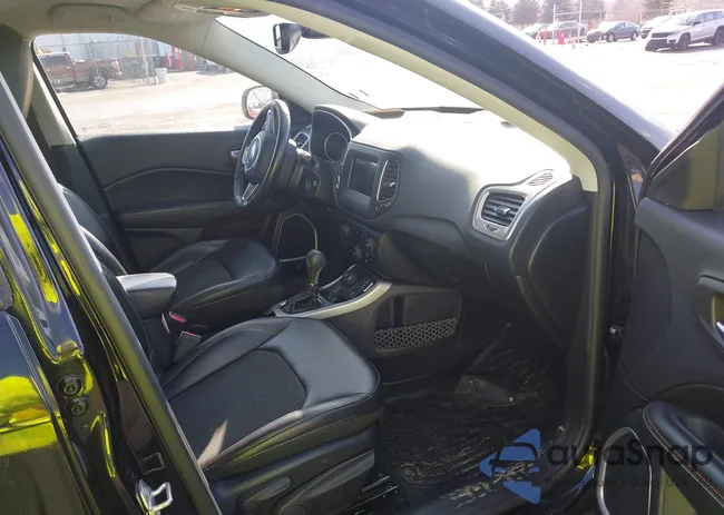 3C4NJDBB5JT423086: 44397802